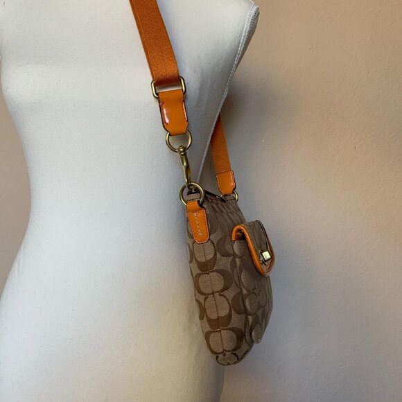 Coach signature canvas crossbody bag - Picture 4 of 5